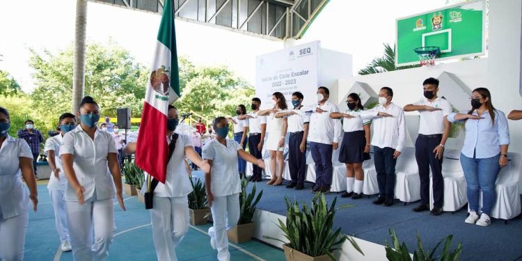 Gobernador agradece a maestros y alumnos por los seis años de apoyo a su administración