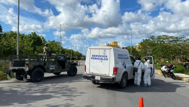 Joven muere tras impactarse contra un poste de alumbrado público en Cancún