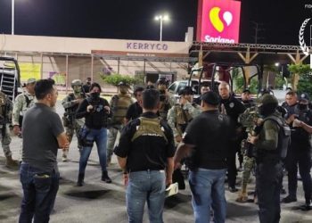 Aseguran a dos personas por narcomenudeo tras operativo de cateo en inmueble en Cancún