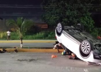 Balacera provoca volcadura en Cancún