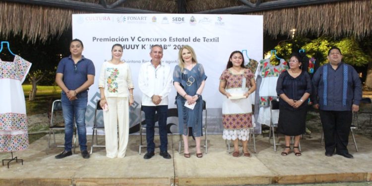 La SEDE premia a ganadores del V Concurso Estatal de Textil “CHUUY K´KAAB” 2022