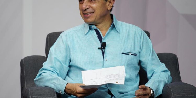 Quintana Roo mantiene el crecimiento de ciudades y comunidades, que contribuye a disminuir la desigualdad: Carlos Joaquín