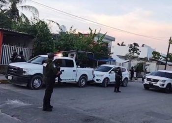 Aseguran a tres personas durante cateo en Cancún por posesión de drogas
