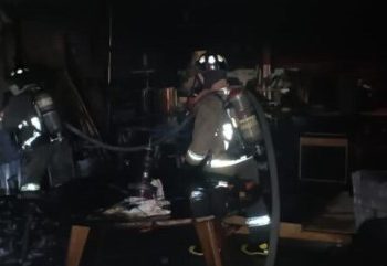 Se registra incendio en taller de carpinteria en colonia de Cancún