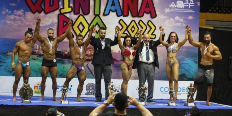 Anabel Pineda y Román Valenzuela campeones del certamen Mr. Quintana Roo 2022