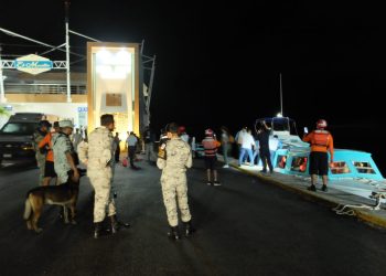 Naufraga taxi marítimo en Bahía de Chetumal