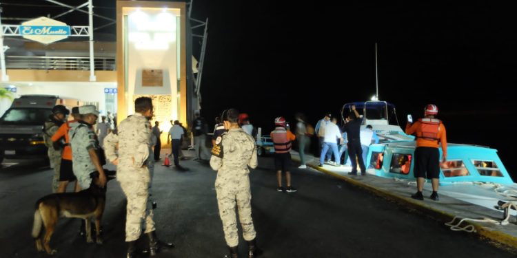 Naufraga taxi marítimo en Bahía de Chetumal