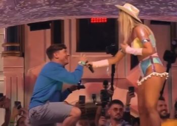 Guaynaa le propone matrimonio a Lele Pons en el escenario de Tomorrowland