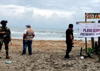 Decretan el cierre de playas públicas y privadas ante la presencia de la marea roja