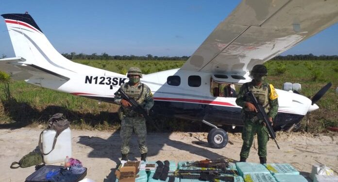 Sedena asegura aeronave con más de 11 toneladas de cocaína en territorio de Campeche