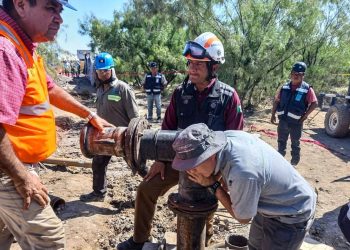 México se niega haber suspendido labores para el rescate de los 10 mineros en Coahuila