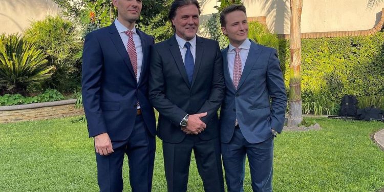 René Strickler, actor de telenovelas celebró la boda de su hijo con su novio 