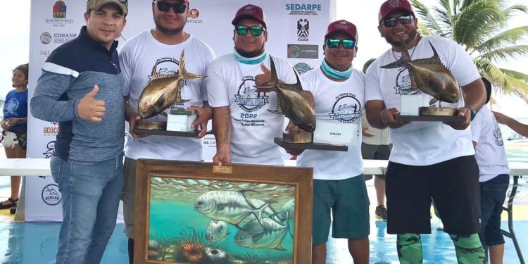 Félix Mena y Ángel Ancona, campeones del Torneo de Pesca en Xcalak