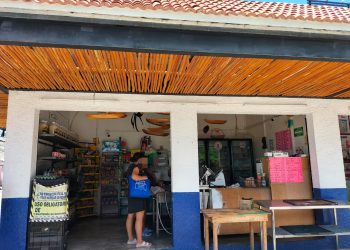 Cremería, vende quesos insalubre, y agrios  con personal, agresivo