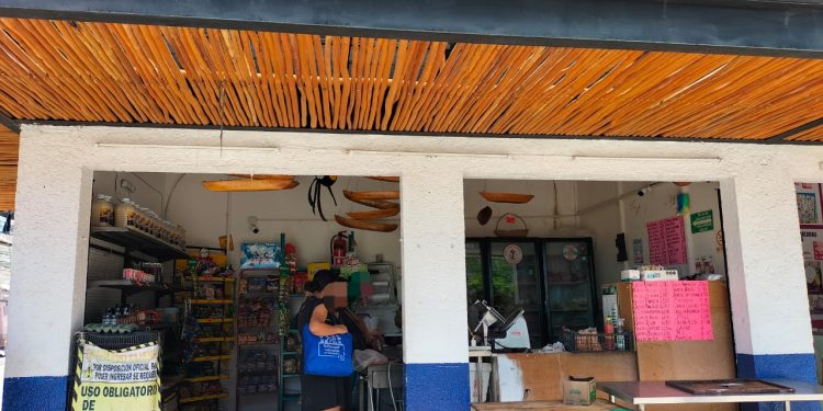 Cremería, vende quesos insalubre, y agrios  con personal, agresivo