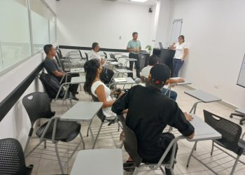 Piden mesura a maestros en útiles escolares