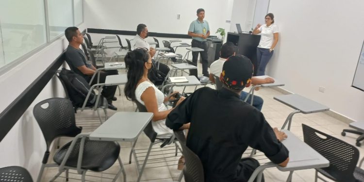 Piden mesura a maestros en útiles escolares