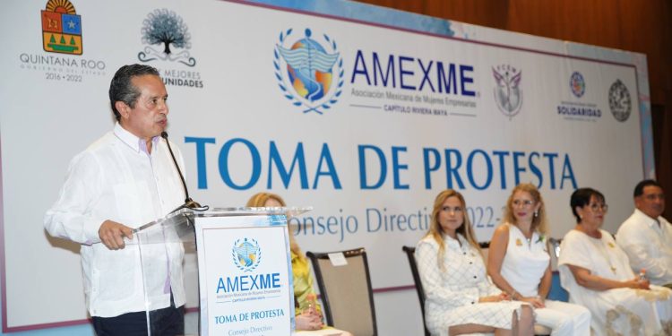 Queremos a más mujeres exitosas en Quintana Roo: Carlos Joaquín