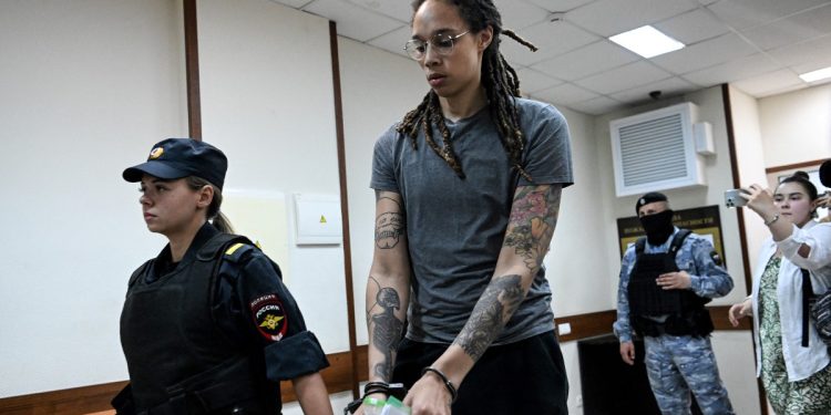 Condenan a 9 años de prisión a la basquetbolista Brittney Griner por tráfico de drogas