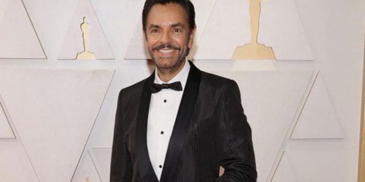 Eugenio Derbez es operado con éxito tras sufrir un accidente que le provocó fractura en el hombro