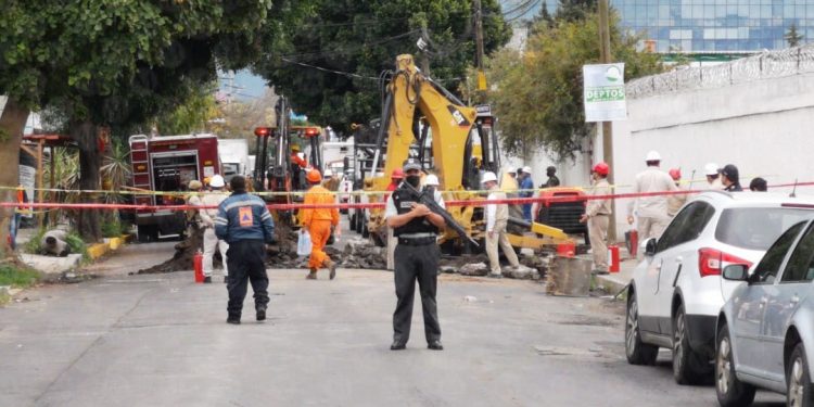 Encuentran toma clandestina en Iztacalco