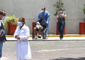 Llegan al IMSS 55 médicos cubanos en Colima y Nayarit