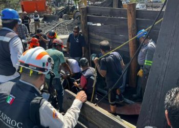 Siguen los labores de rescate de trabajadores atrapados en una mina de Sabina, Coahuila