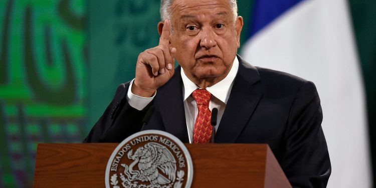 AMLO le afirma a Monreal que la iniciativa sobre la Guardia Nacional no está para “politiquería”