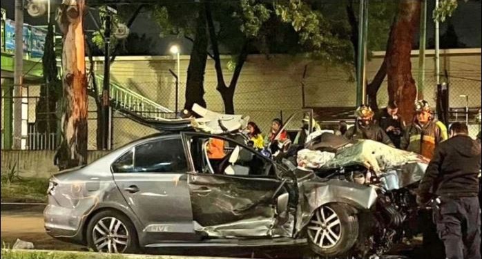 Trágico accidente entre dos autos dejó al menos tres personas muertas