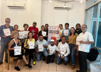 Jacqueline Estrada entregó cheques y diplomas a creadores de la entidad