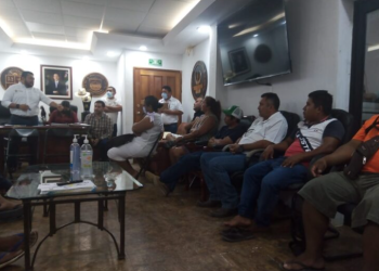 Proponen crear comité en Holbox que cobrará a los turistas impuesto de derecho al saneamiento ambiental