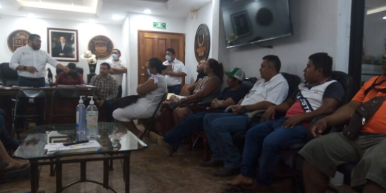 Proponen crear comité en Holbox que cobrará a los turistas impuesto de derecho al saneamiento ambiental