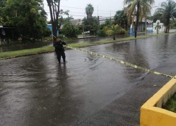 Cierran calles en Chetumal por la lluvia intensa