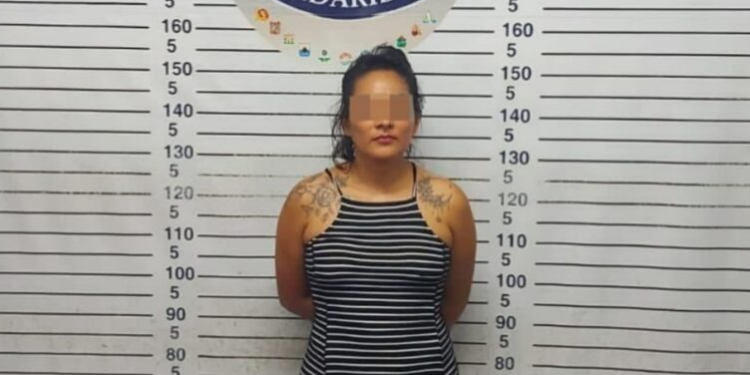 Aseguran a una mujer por portación de narcóticos en Playa del Carmen