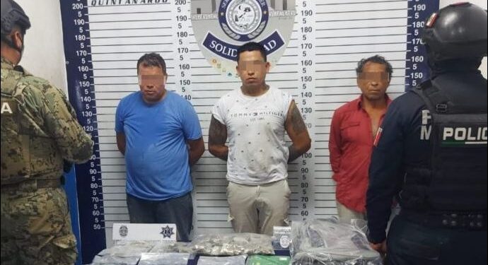 Detienen a tres hombres por posesión de marihuana en Playa del Carmen