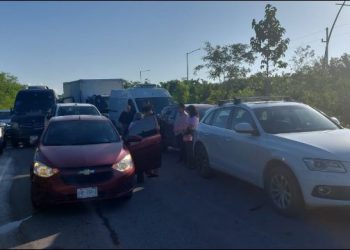 Carambola provoca caos vial en una de las salidas alternativas de Cancún