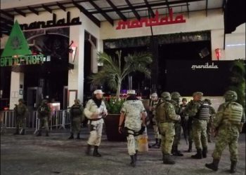 Realizan operativo de cateo en antro de Cancún, no hay detenidos
