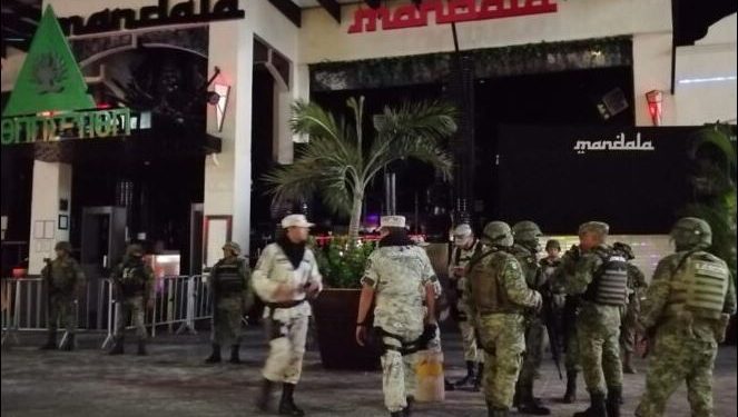 Realizan operativo de cateo en antro de Cancún, no hay detenidos