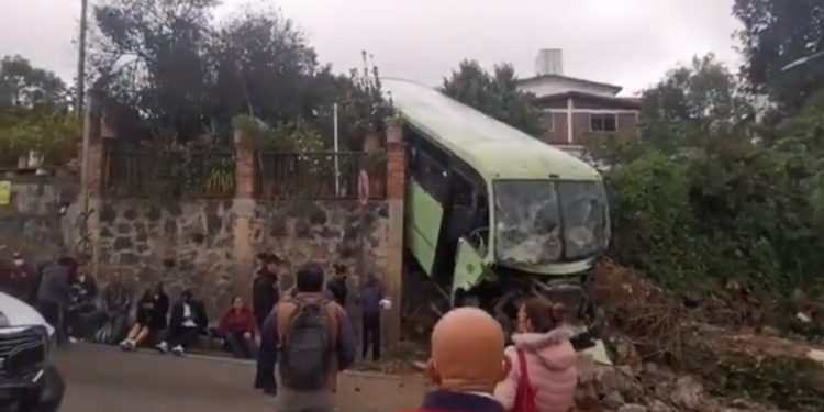 Transporte público choca tras perder el control dejando varios heridos en Cuernavaca