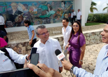 Mauricio Góngora se presenta en la toma de protesta de su cuñada por el PVEM
