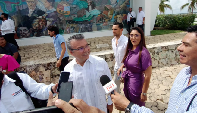 Mauricio Góngora se presenta en la toma de protesta de su cuñada por el PVEM