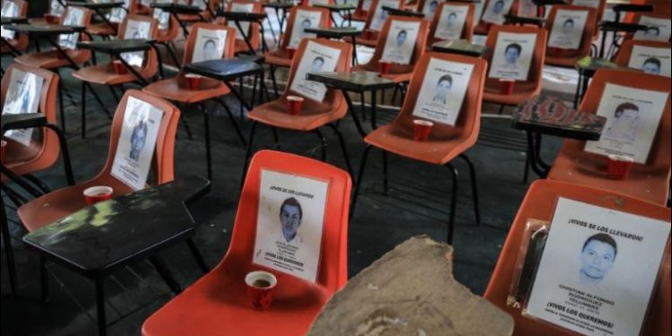 “Quiero estudiar sin morir en el intento”: compañeros de los 43 normalistas desaparecidos