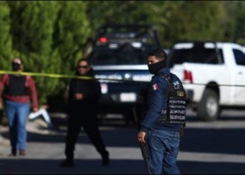 Hallan ocho cadáveres cubiertos con cobijas en una carretera de Zacatecas