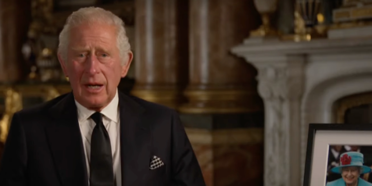 Renuevo la promesa de mi madre de servir durante toda mi vida: Carlos lll