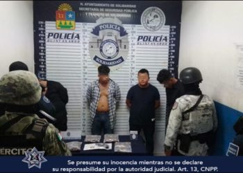 Aseguran a cuatro personas, un arma de fuego y más de 30 bolsitas con posible marihuana en Playa del Carmen