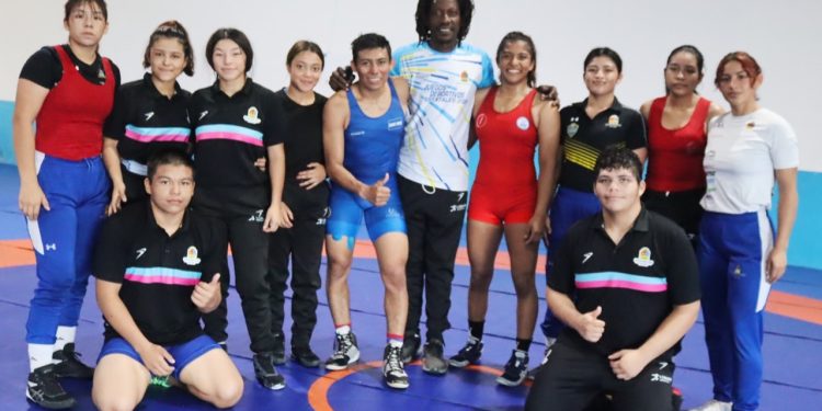 Gladiadores salvadoreños realizan campamento internacional en el CEDAR de Cancún