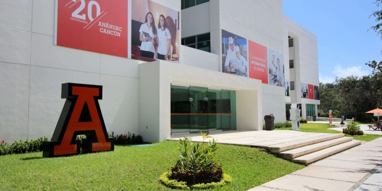 Suspenden clases presenciales dos universidades en Cancún