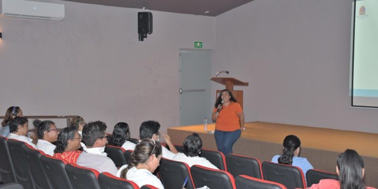 Personal de la FPMC participa en capacitación para prevenir la violencia