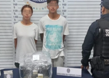 Aseguran a pareja que pretendía invadir un departamento en Playa del Carmen