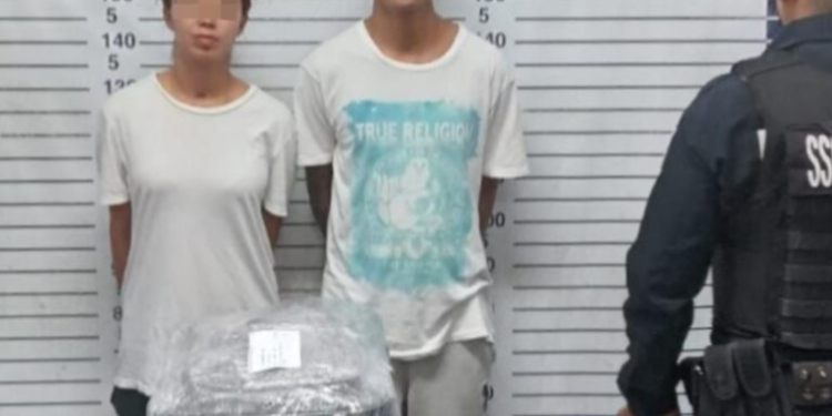 Aseguran a pareja que pretendía invadir un departamento en Playa del Carmen